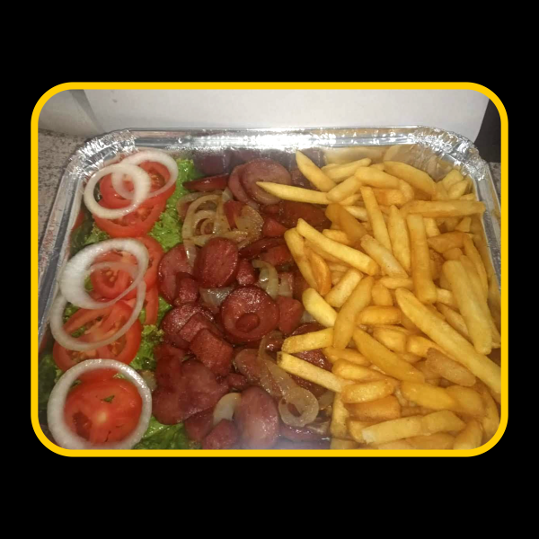 Petisco de Calabresa Acebolada com Fritas 3 Pessoas